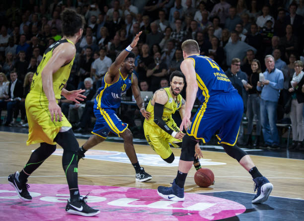 赛中上演精 赛中上演精