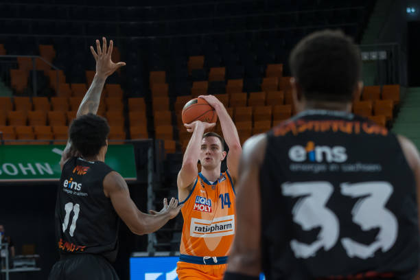 在足坛转会 在足坛转会