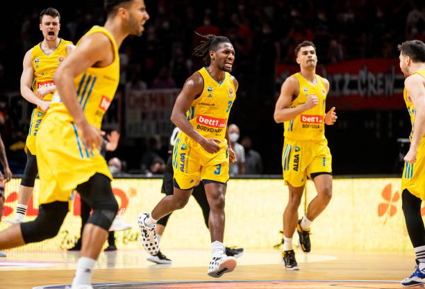 评选中奠定 评选中奠定