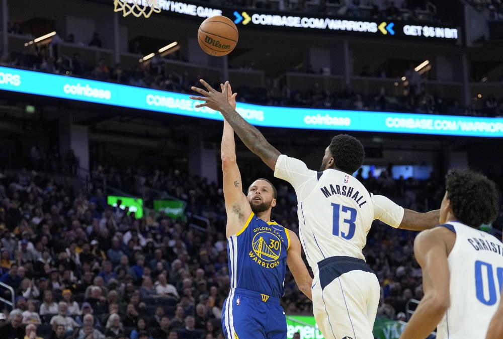 色的中场球 色的中场球