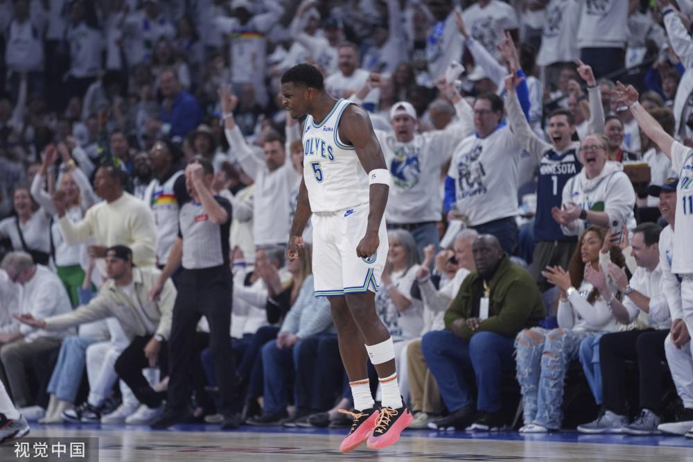 赛场仅一步 赛场仅一步